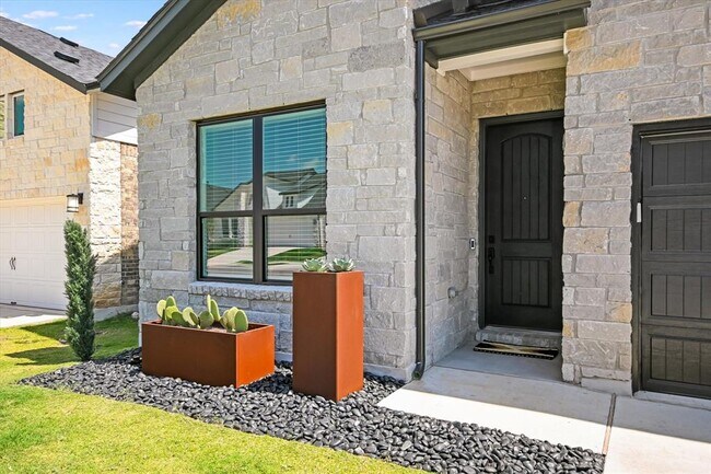 Foto del edificio - 253 Darley Oak Dr