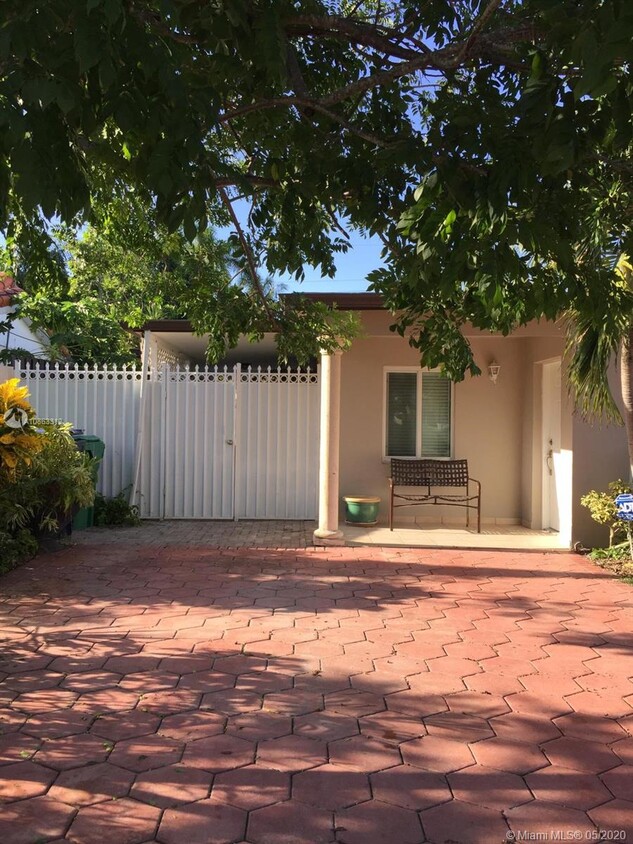 Foto principal - 5901 SW 45th St