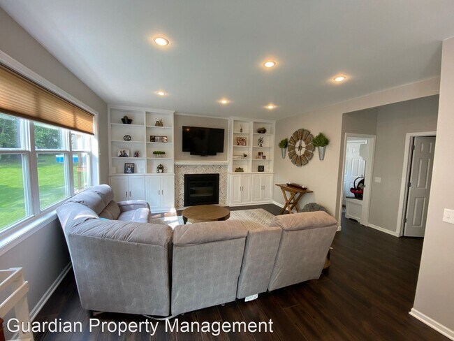 Foto del edificio - 4 br, 2.5 bath House - 1742 Elm St