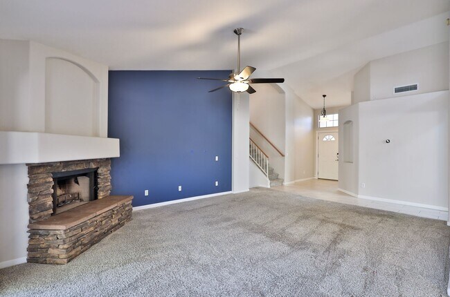 Foto del edificio - Pet Friendly 5-bedroom, 3 bath Home w/ Pool and Finished Basement