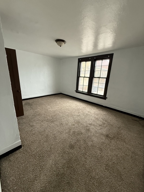 Foto del edificio - 1423 E 33rd St