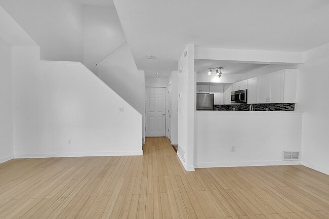 Building Photo - $2,295.95, 3-bed, 3-bath, located in Longmont with a washer and dryer and $300 off the first mont...