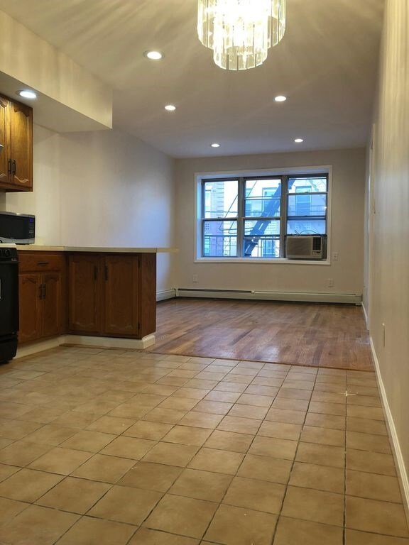 Primary Photo - 215 48th St