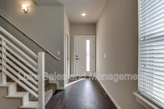 Foto del edificio - 2225 Camino Del Plaza Ln