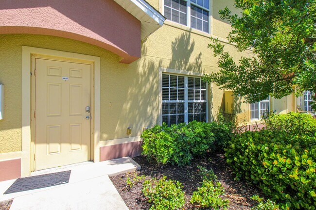 Building Photo - ***2 BED + DEN/2.5 BATH RENTAL***PERFECT L...