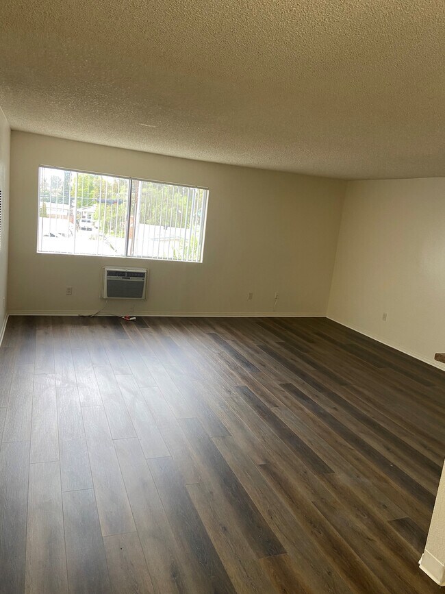 Building Photo - 1330 S Sunset Ave