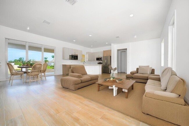 Building Photo - 15245 Brainbridge Cir