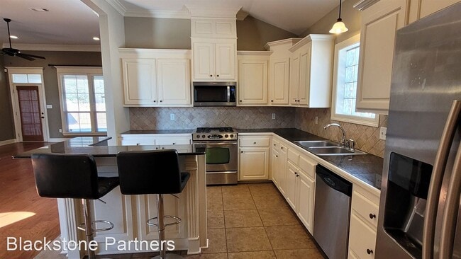 Building Photo - 3 br, 2 bath House - 10587 Hill Pointe Ave