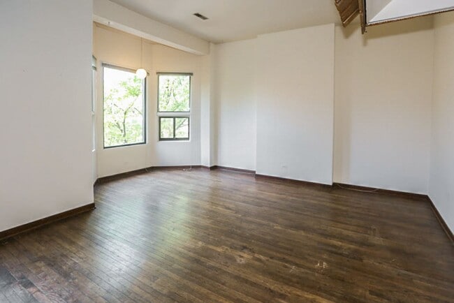 Foto del edificio - 869 W Lill Ave