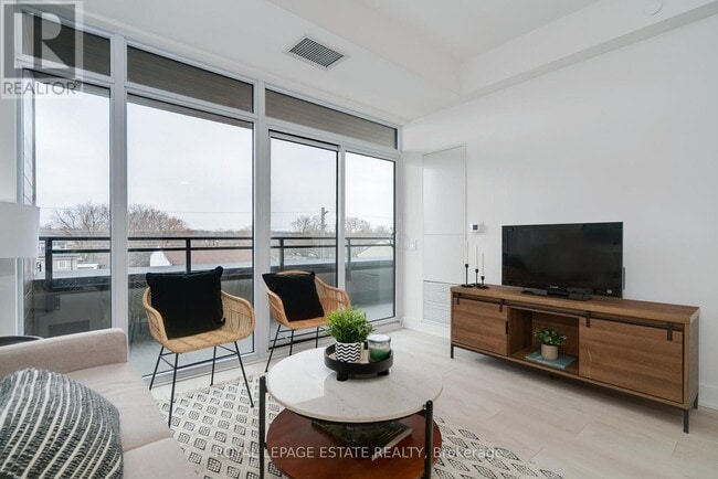 Photo du bâtiment - 1285 Queen St E