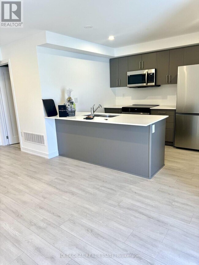 Photo du bâtiment - 42 Lowes Rd W