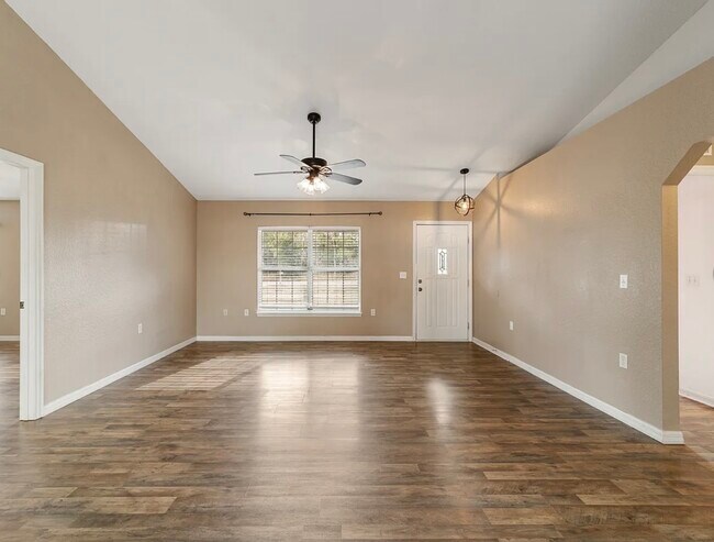 Foto del edificio - 6930 Bahia Rd