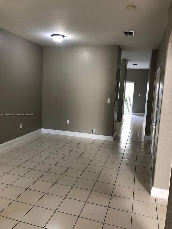 Foto del edificio - 1663 SE 29th St
