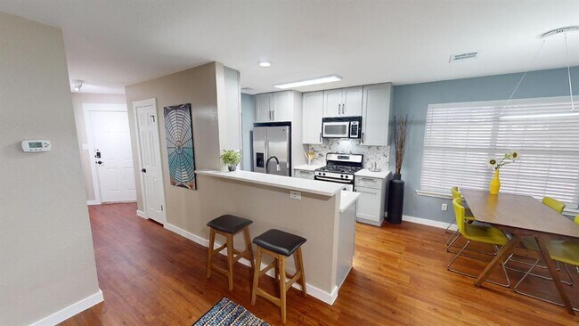 Foto del edificio - 4301 Banister Ln