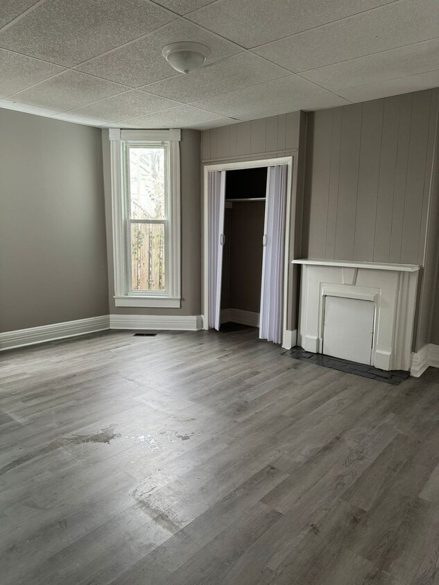 Building Photo - 202 S Maple St