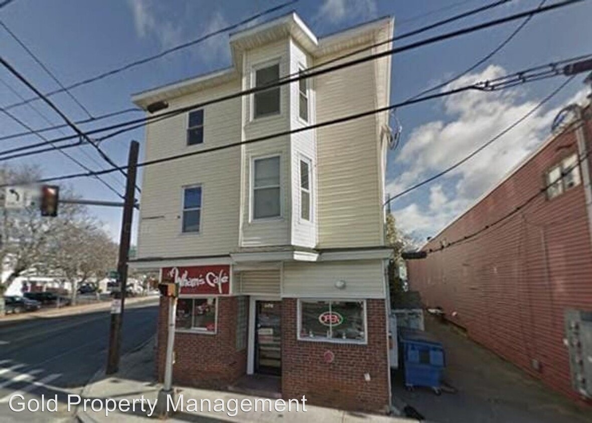 737 Lakeview Ave, Lowell, MA 01850 Room for Rent in Lowell, MA