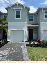 Building Photo - 530 Rivergrass St