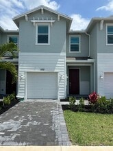 Building Photo - 530 Rivergrass St