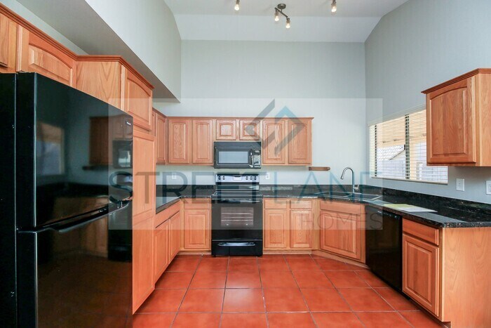 Building Photo - REDUCED!