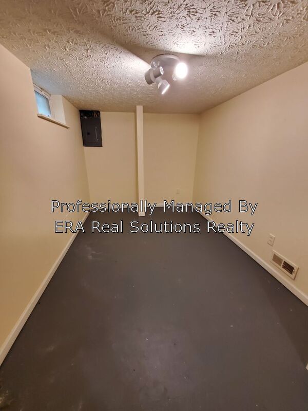 Primary Photo - 3080 Grasmere Ave