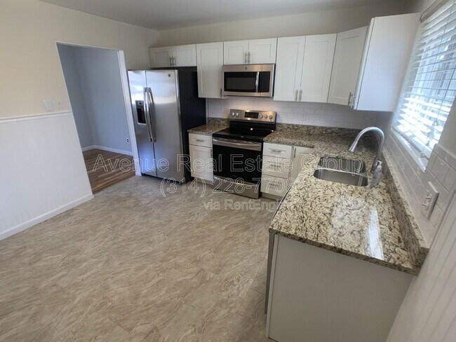 Foto del edificio - 858 Hazelvalley Dr