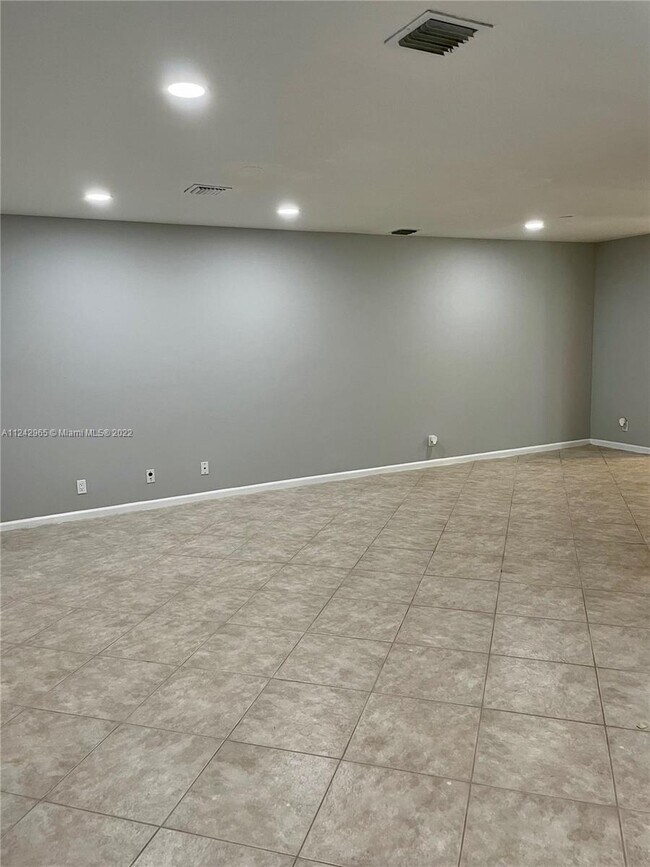 Building Photo - 4744 SW 14th Ct