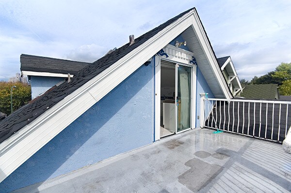 Photo du bâtiment - 870 19th Av W