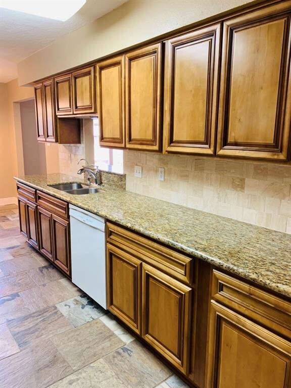 Foto del edificio - 14364 Misty Meadow Ln