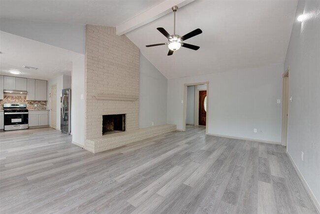 Foto del edificio - 12806 Nyack Dr