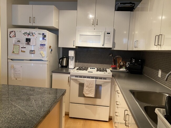 Photo du bâtiment - 175 W 1st St