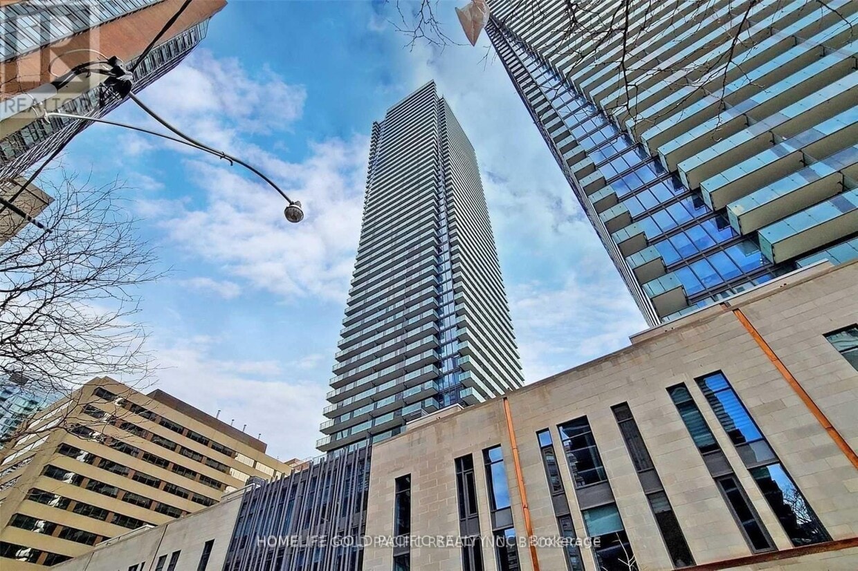 Photo principale - 1080 Bay St.