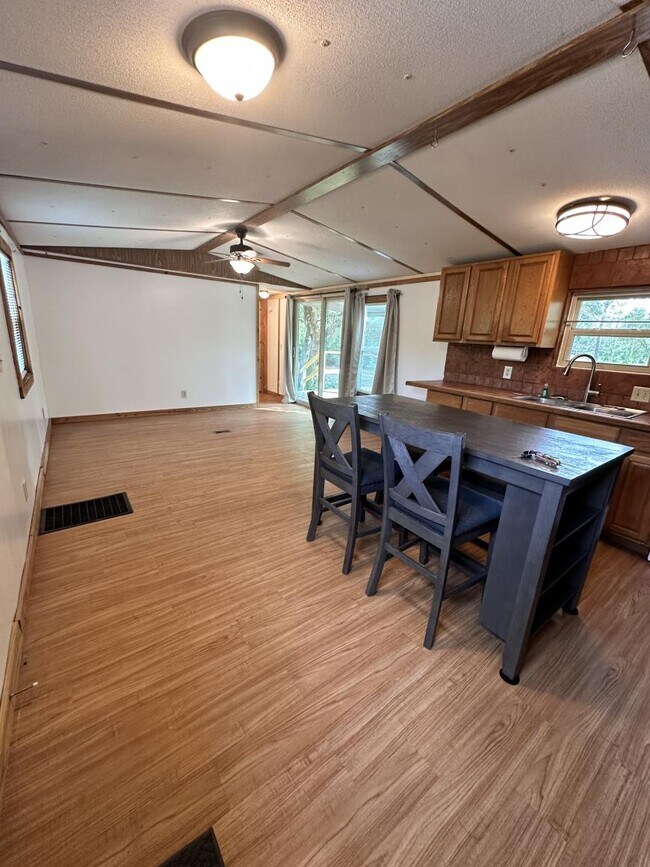 Building Photo - 2 bedroom in Keystone Heights FL 32656
