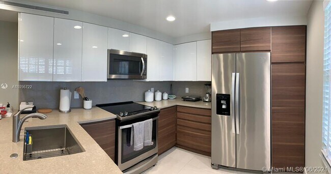 Building Photo - 3507 Oaks Way