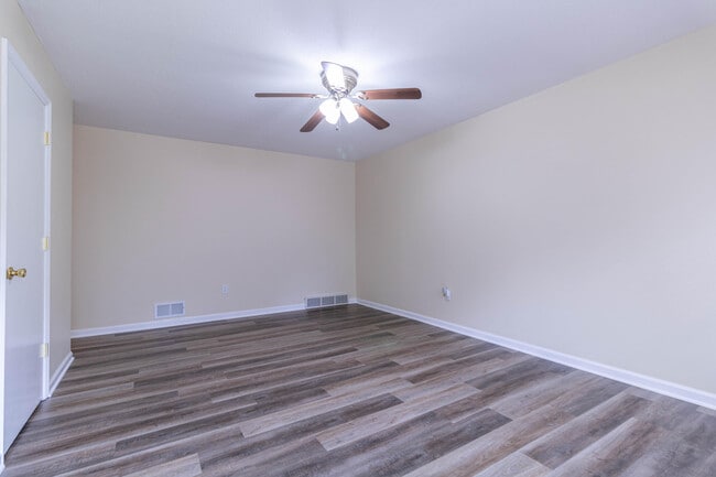 Building Photo - 1715 Stanford Dr