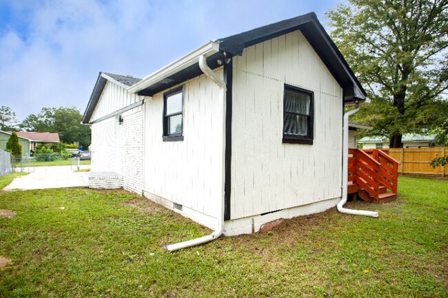 Foto del edificio - 3410 Lancing Ct