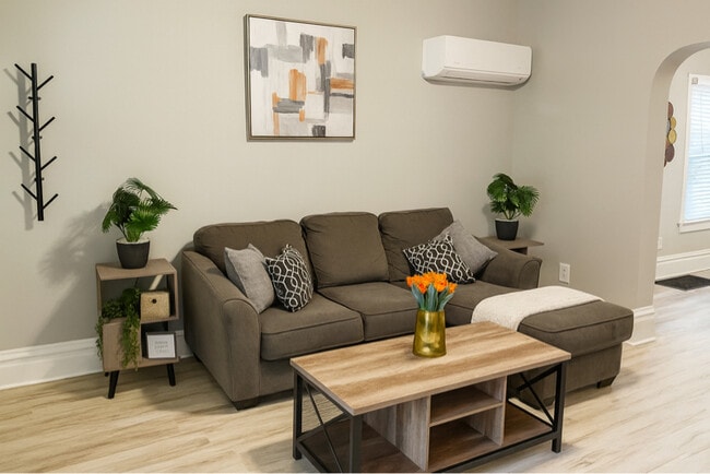 Building Photo - 666 S 22nd St