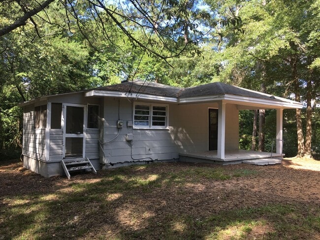 Foto del edificio - Large 2/1 Home, includes bonus room- Sherwood Forest- $995