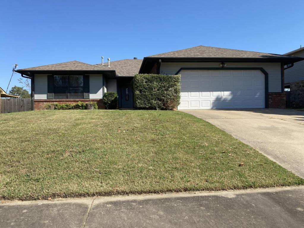 Foto principal - 2320 S W Wolf Run Dr