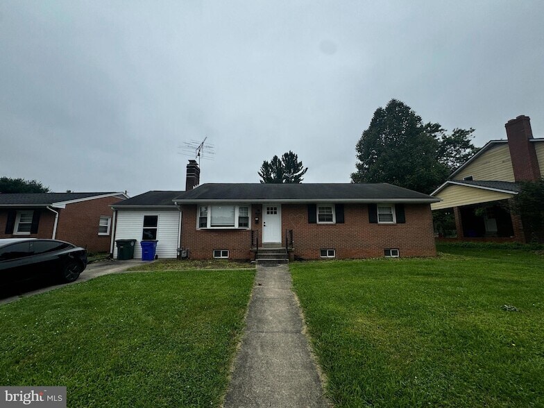 Foto principal - 704 Northside Dr