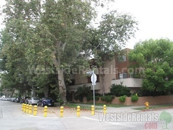 Building Photo - 755 N Sweetzer Ave