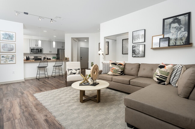 Newly renovated apartments with open floor plans - Mira Bella Apartments