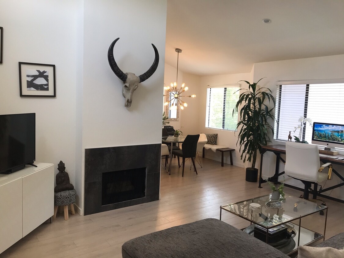 Primary Photo - 1237 N Ogden Dr