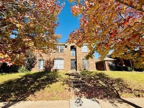 Building Photo - 830 San Jacinto Dr