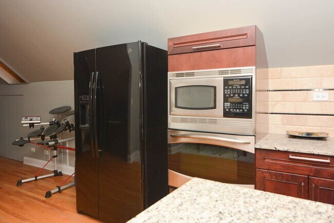 Foto del edificio - 947 N Winchester Ave