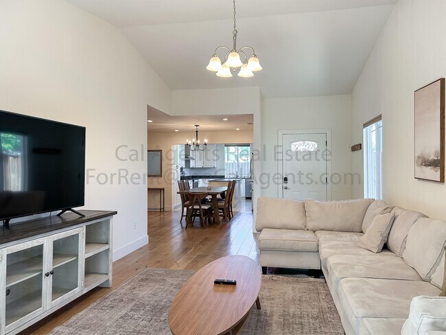 Building Photo - 4207 Queen Anne Dr