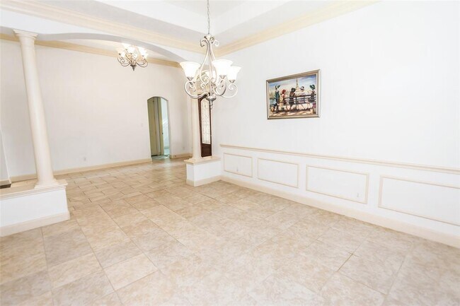 Building Photo - 10602 Fasig Tipton Ln