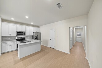 Building Photo - 716 W Dallas St