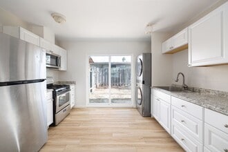 Building Photo - 767 Ball Ave