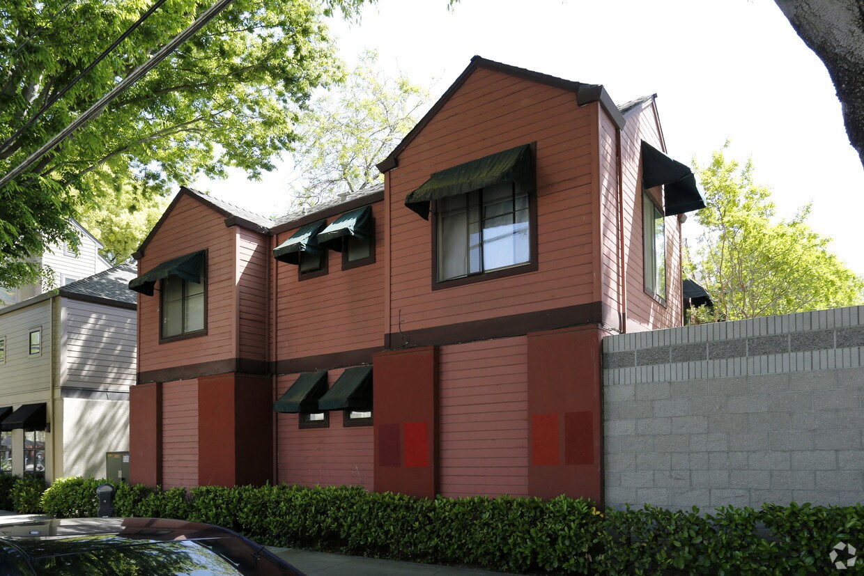 Building Photo - 1401-1415 Carriage Path Way