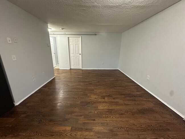 Building Photo - 32 Old Foxon Rd